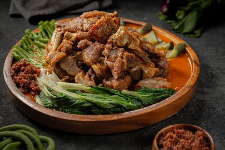 Crispy Pata Kare-kare
